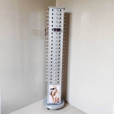 [พรีออเดอร์] ตู้โชว์แว่นตากันแดด 4 ด้าน หมุนได้ ขาตั้งอลูมิเนียมอัลลอยด์ ใส่กรอบแว่นตาได้ 84 ตัวขาย มัดจำได้ 50% - ภาพที่ 3