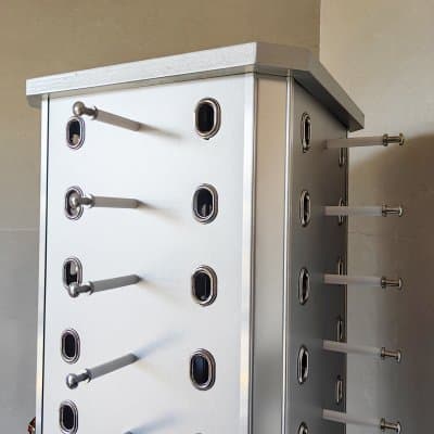 [พรีออเดอร์] ตู้โชว์แว่นตากันแดด 4 ด้าน หมุนได้ ขาตั้งอลูมิเนียมอัลลอยด์ ใส่กรอบแว่นตาได้ 84 ตัวขาย มัดจำได้ 50% - ภาพที่ 6