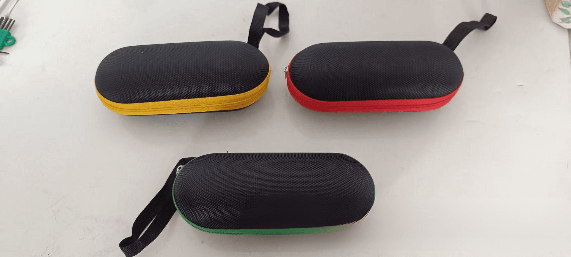 กล่องซิปกันแดด ใส่แว่นสายตาขนาดใหญ่ได้