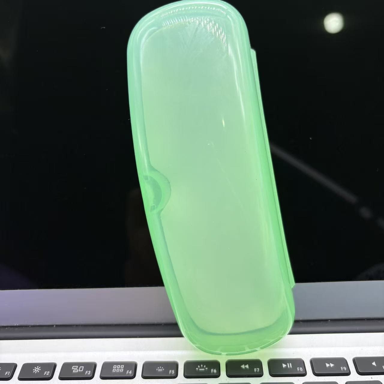 **มีสต๊อกพร้อมส่ง **++ขายเป็นแพก 10 กล่อง กล่องเก็บแว่นตาหลากสีสำหรับนักเรียนสายตาสั้นและสายตายาว (แบบขายส่ง) กล่องพลาสติก กล่องใส่แว่นตา น้ำหนักเบาเป็นพิเศษ - ภาพที่ 3